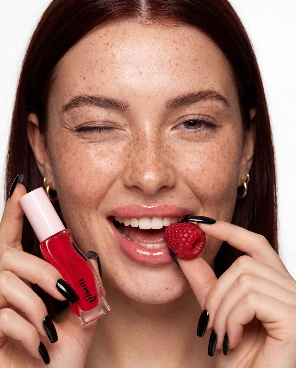 shooting editoriale AI con luce drammatica per brand beauty